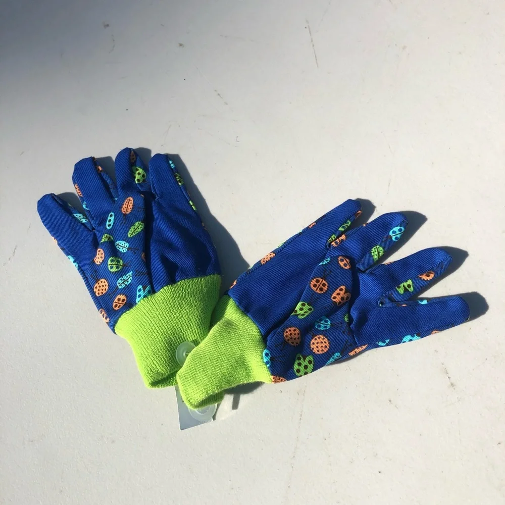 - Ladybug Print Kids Gardening Gloves! NEW!